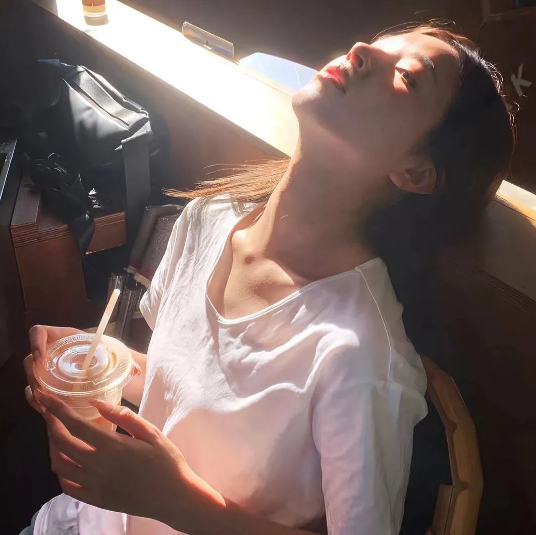 爱丽丝镜中奇遇